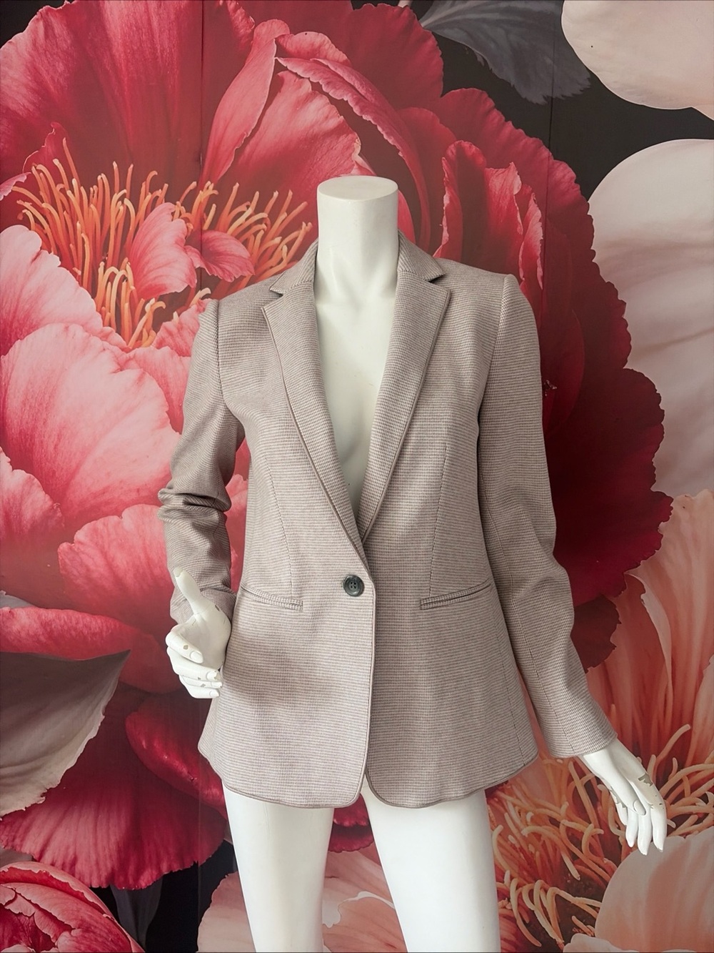 ANN TAYLOR Petite Shorter Blazer Ivory Whisper 1 Button Fluid Crepe Size 2 NWOT